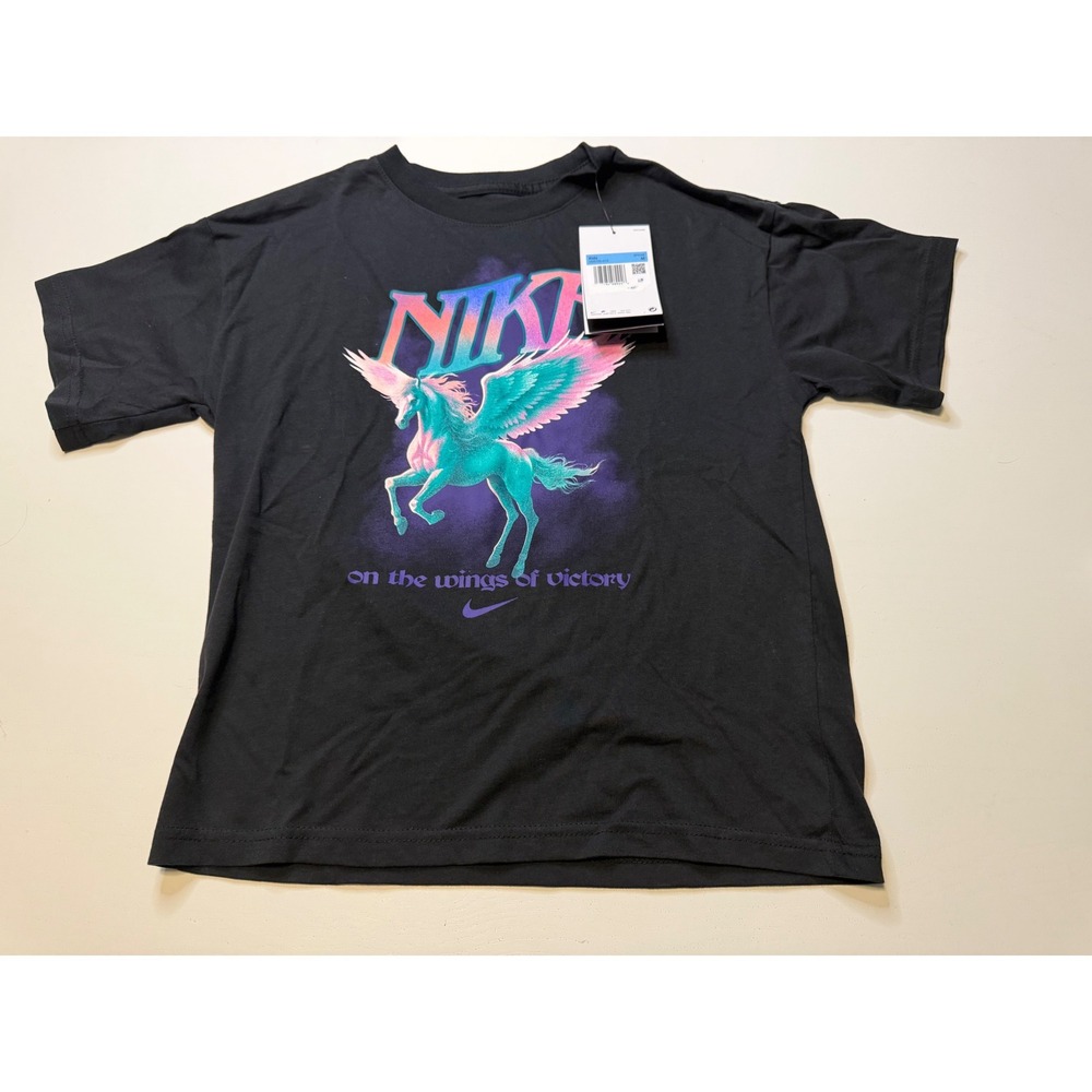 Nike Kids Pegasus Graphic T-Shirt Black Wings of Victory HV5725-010 Size Medium